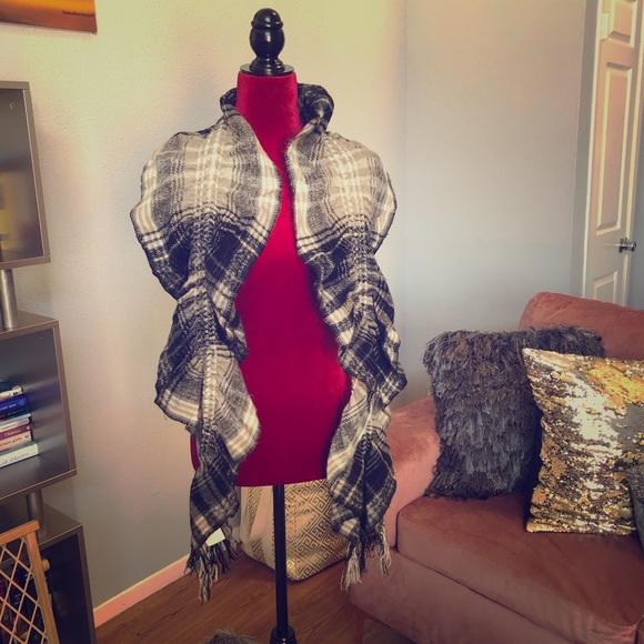 Black & white fancy scarf - Picture 1 of 3